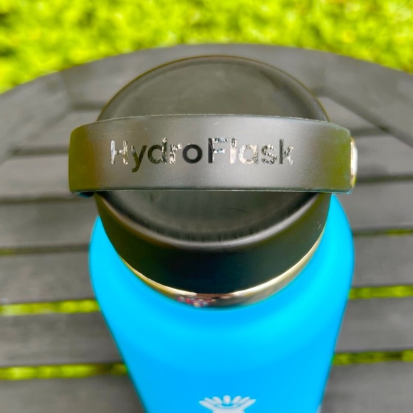 NWT 40oz Hydro Flask Wide Mouth Bottle in “Pacific” - Picture 2 of 11